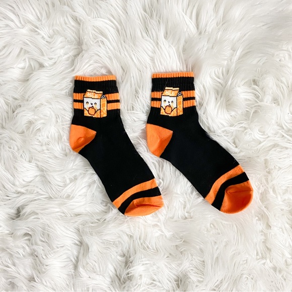 NWOT Hot Topic Novelty Ankle Socks - Picture 4 of 4